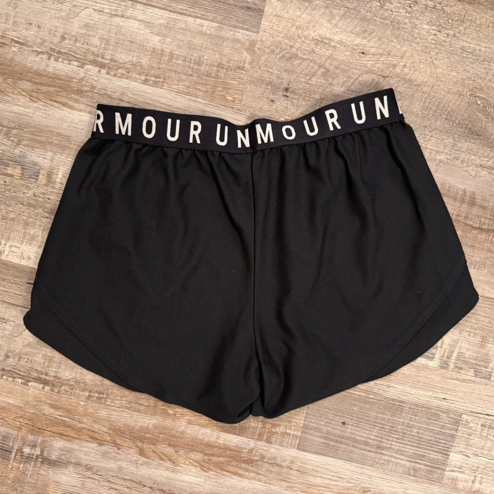 Under Armour HeatGear Shorts Women’s Medium Black Athletic Running Gym Shorts - Picture 2 of 3